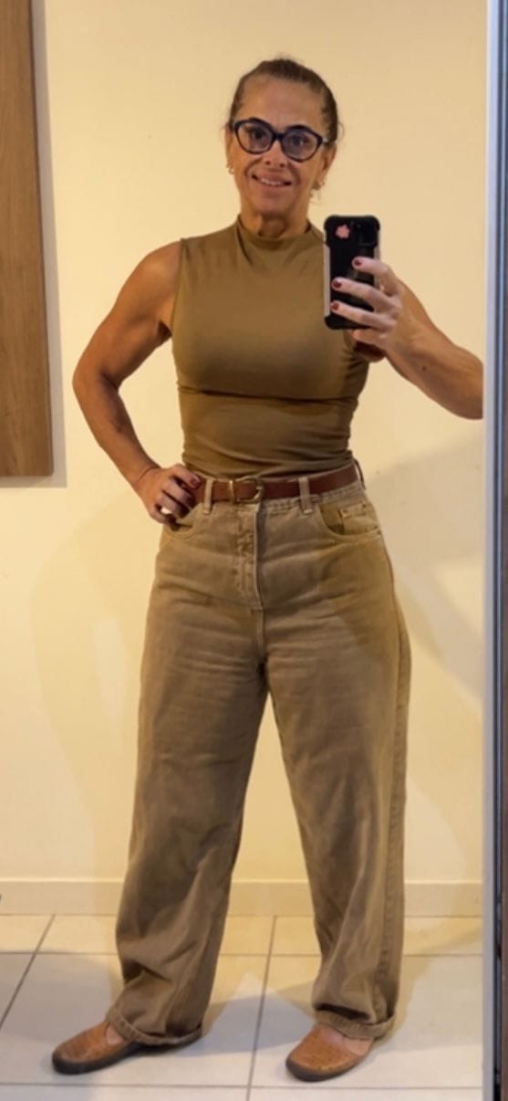 Customer photo review of Calça Jeans Reta Araçá Marrom Claro