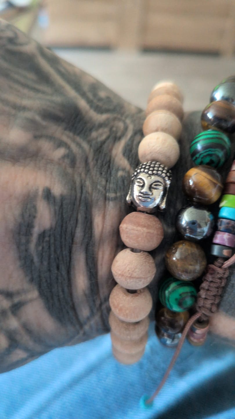 Customer photo review of »Einatmen Ausatmen« Buddha Blockadenlöser-Armband aus Sandelholz inkl. abgebrochenem Stern