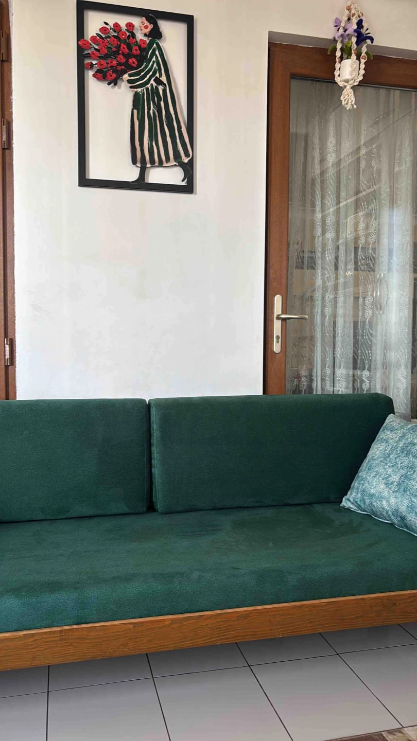 Customer photo review of Rose Lady Metal Tablo
