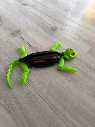 Customer photo review of GeckoCrawler™ – Wall, Ceiling & Floor RC Lizard