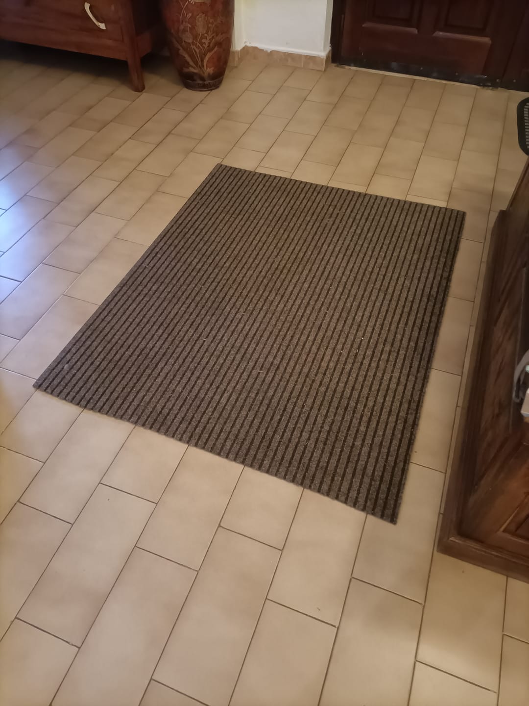 Customer photo review of Passatoia Ingresso a Metro H 100 cm Antiscivolo Asciugapassi in Moquette Lavabile Tappeto a Righe per Interno Esterno Vari Colori