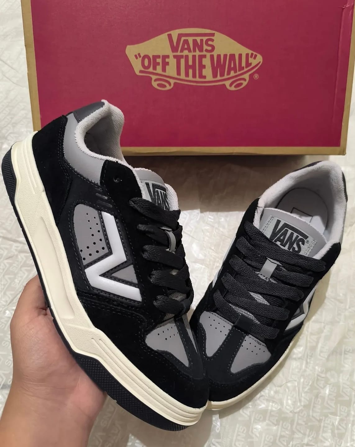 Customer photo review of Zapatilla Vans Upland Unisex Negro