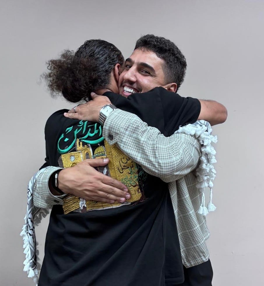 Customer photo review of Ghalabany Al-ShawQ - غَلبَني الشَوق T-shirt (Unisex)