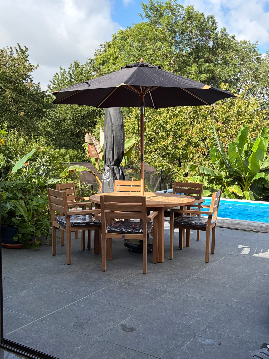 Customer photo review of 150 garden set covers.