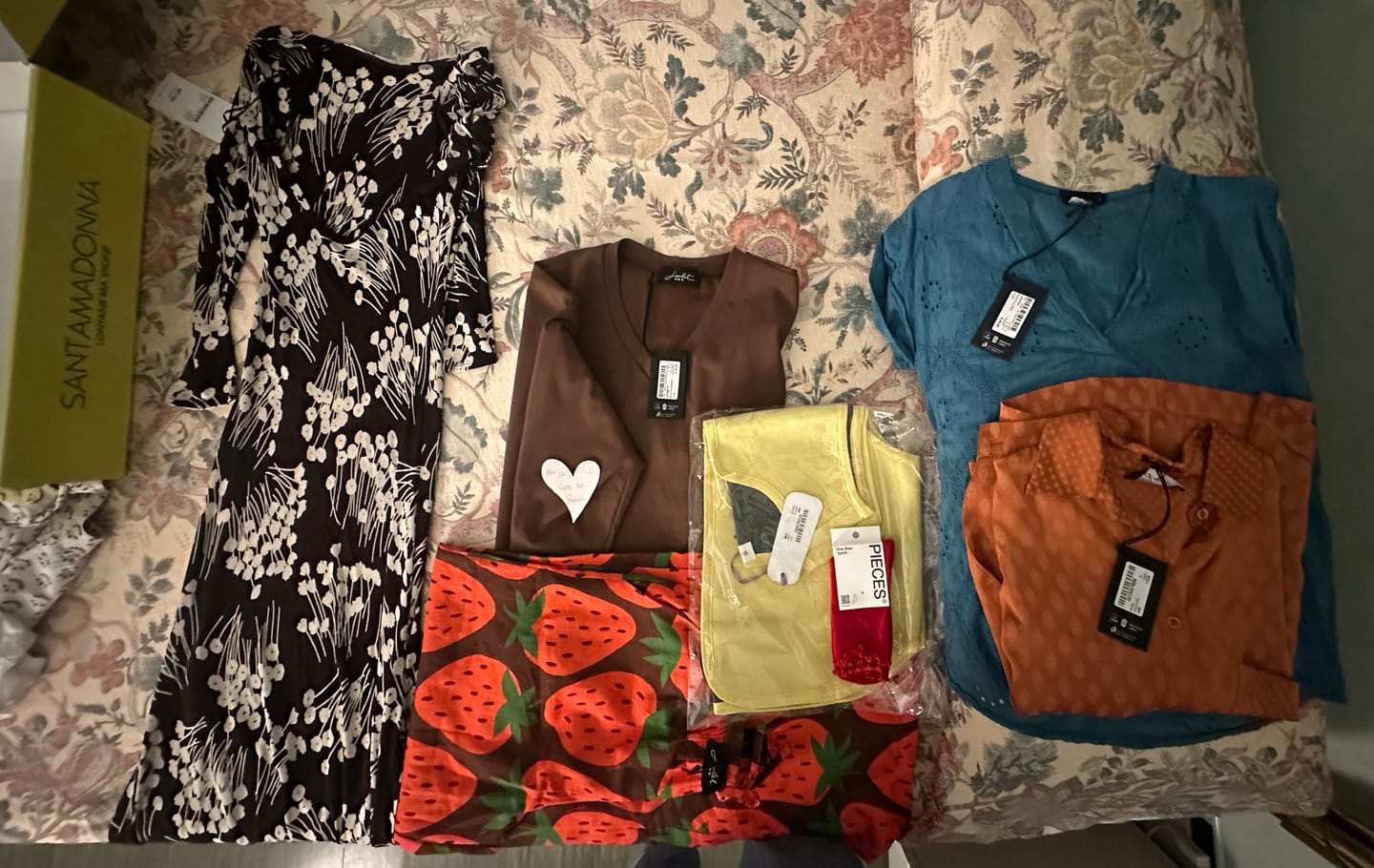 Customer photo review of MYSTERY 📦 BOX ABBIGLIAMENTO E ACCESSORI DONNA [€79]