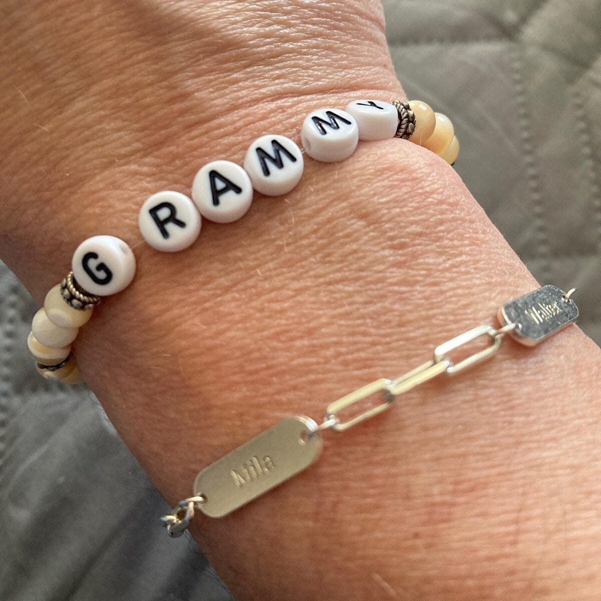 Customer photo review of Braccialetto personalizzato con incisioni