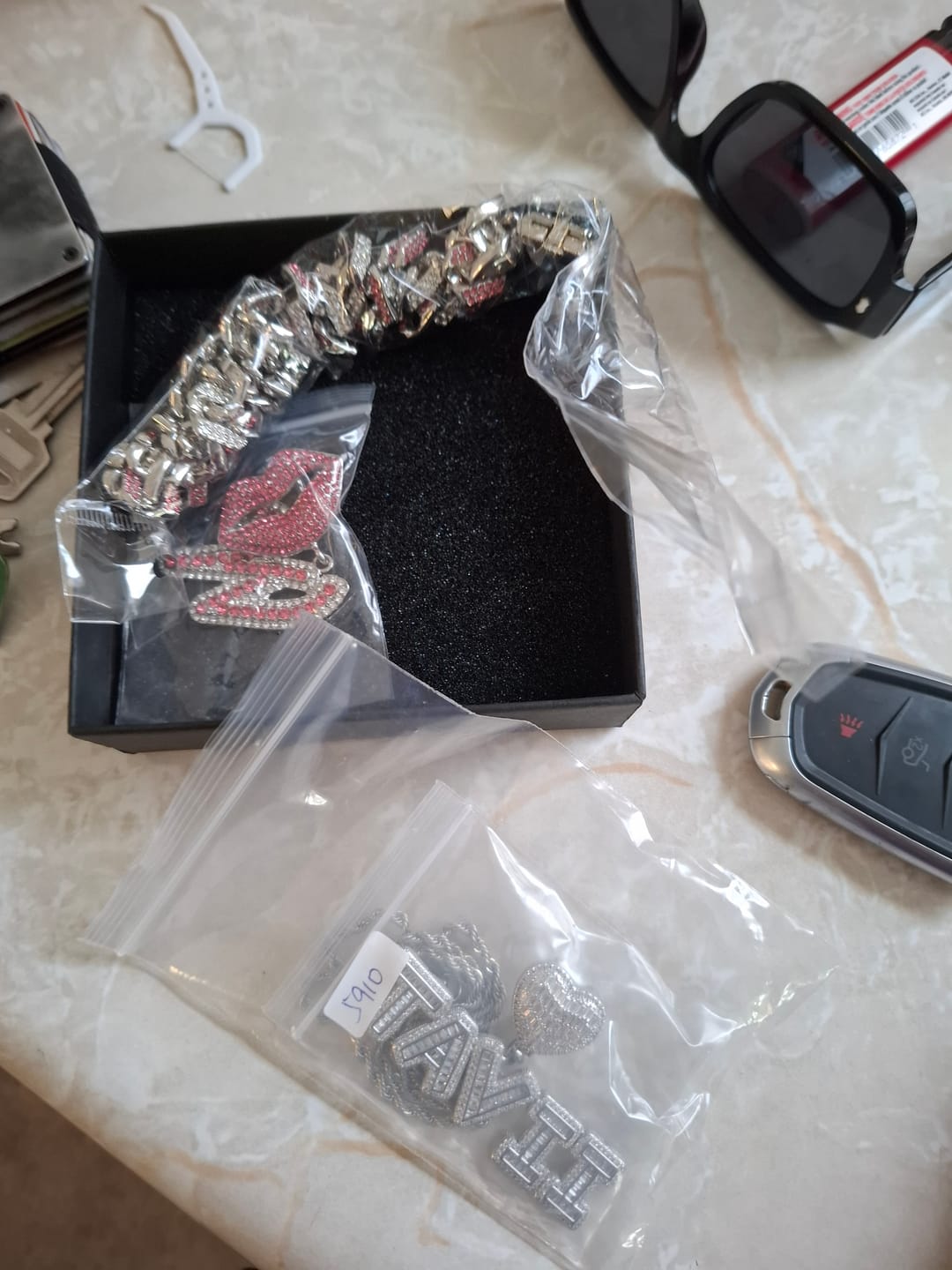 Customer photo review of LUXIIVA® LIPS INITIAL PENDANT(Ready to Ship)
