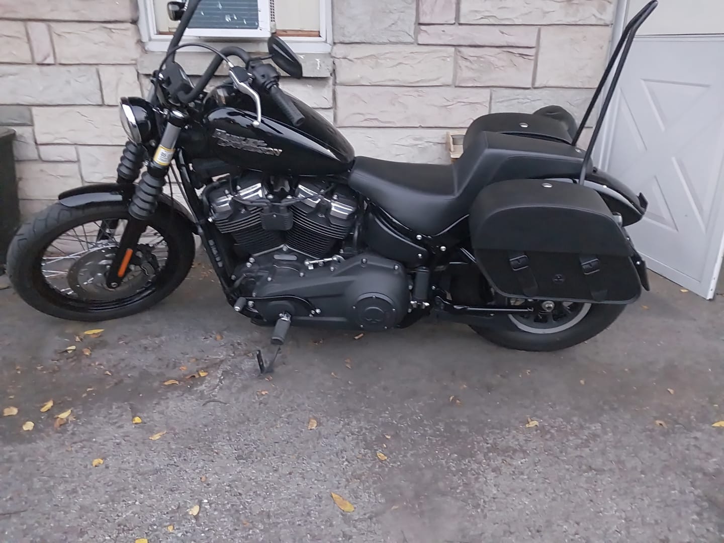 Customer photo review of 28L - Baelor Medium Quick Mount Motorcycle Saddlebags For Harley Softail Street Bob FXBB/S
