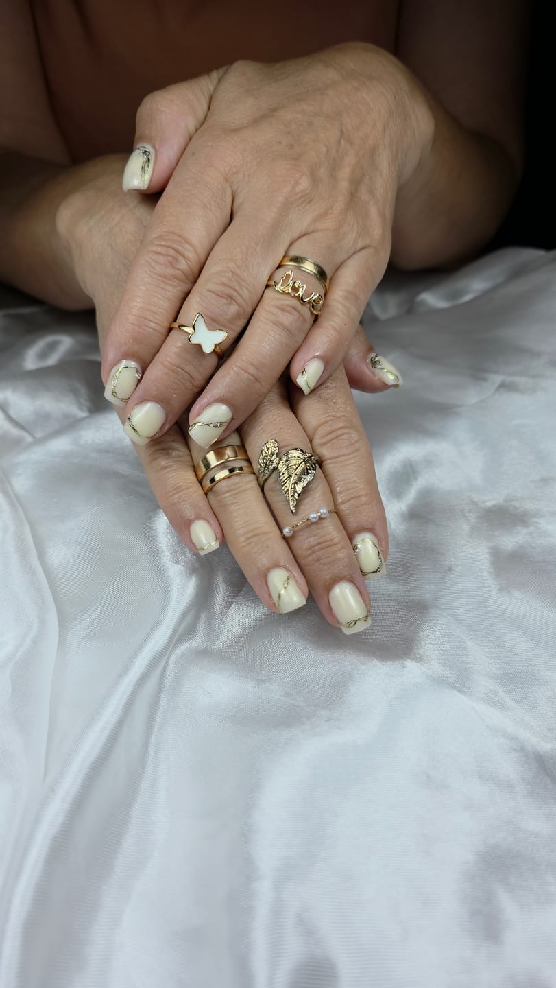 Customer photo review of Semilac Smart Builder 823 Vanilla Cream - Builder Gel in a Bottle