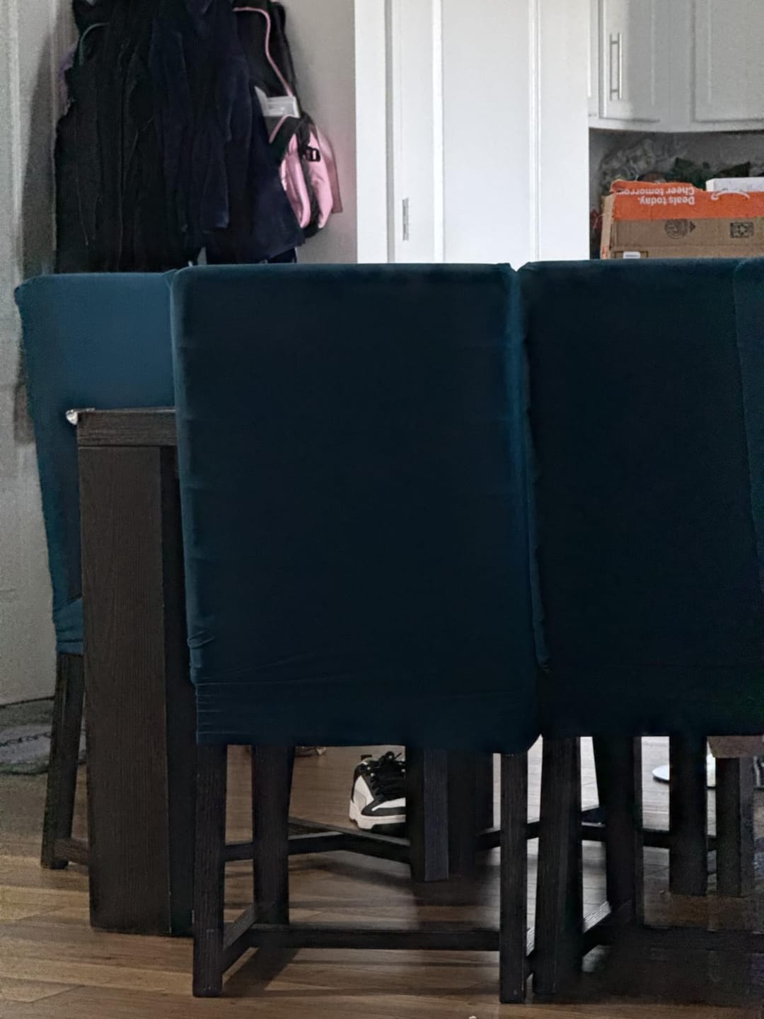 Customer photo review of Neralin - Elastic velvet chair covers