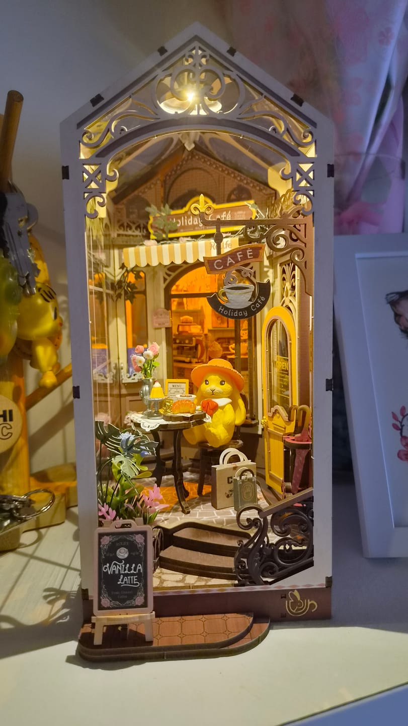 Customer photo review of Holiday Café - Sujeta Libros - Maqueta Rolife