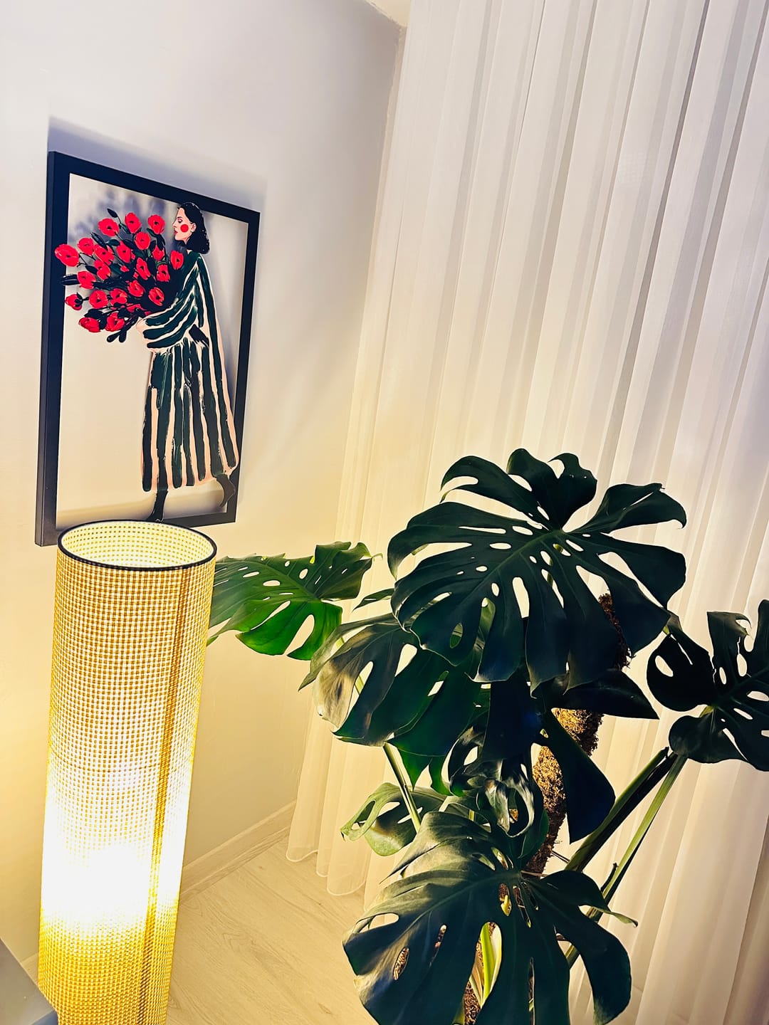 Customer photo review of Rose Lady Metal Tablo