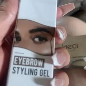 Customer photo review of Gel Sopracciglia Trasparente Tenuta Forte Waterproof 2 Pezzi