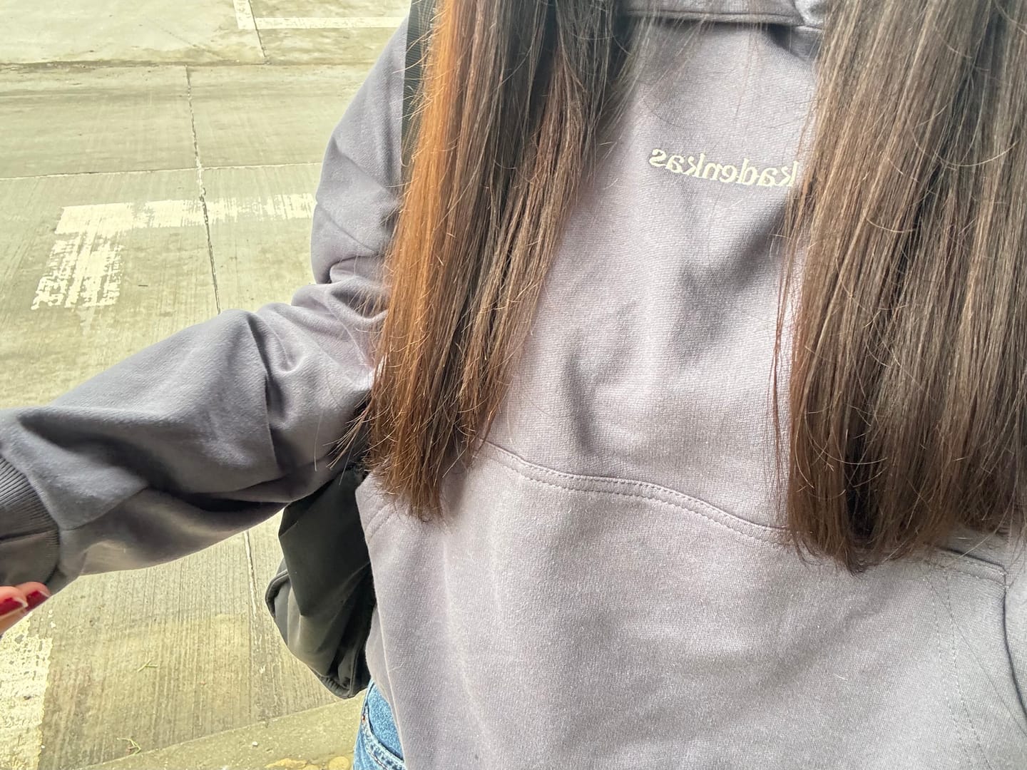 Customer photo review of POLERÓN HOODIE GRIS - OVERSIZE CON GORRO LOGO BORDADO