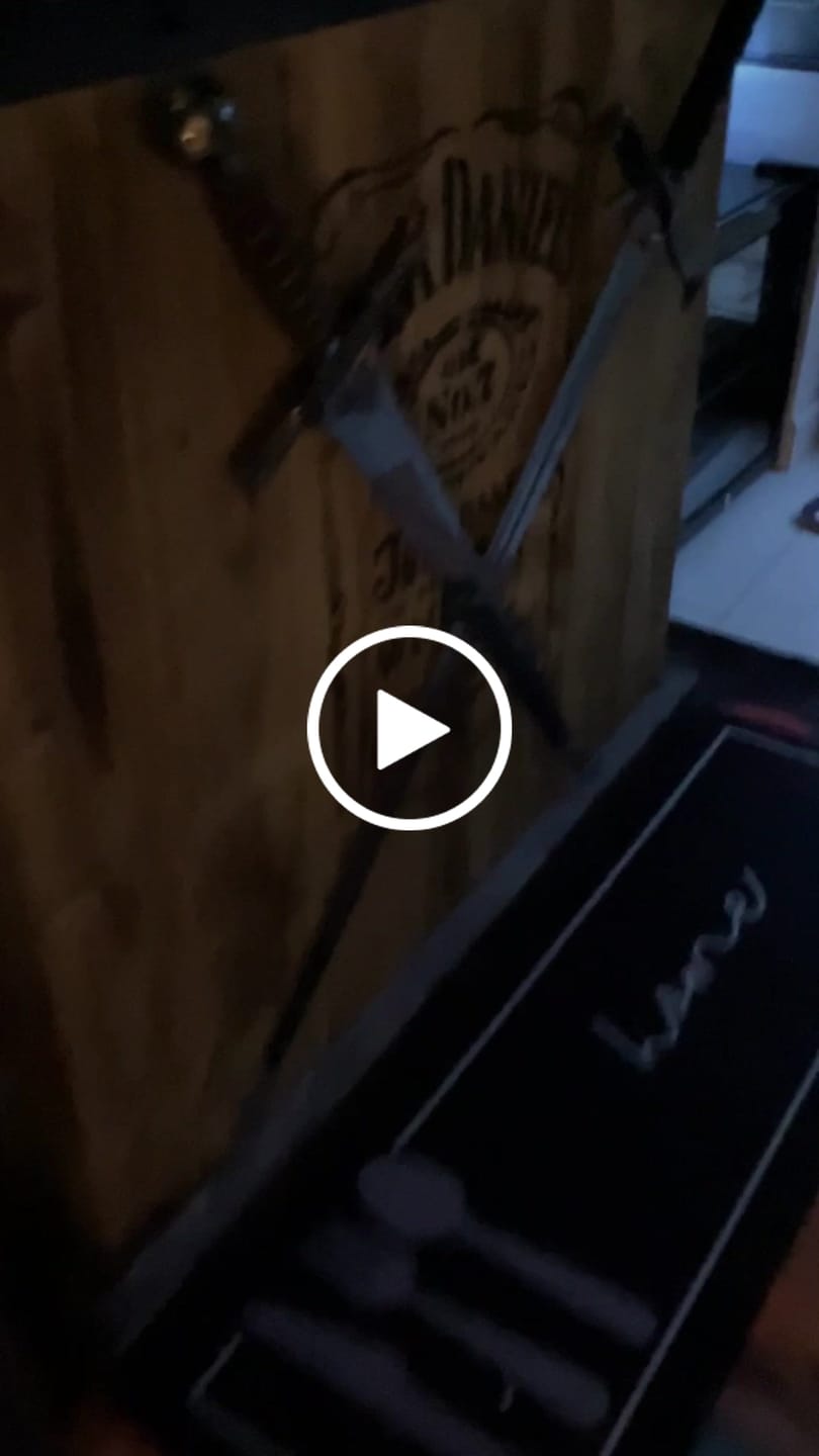 Customer video review of JAWS - Light-Up 3D Movie Poster Diorama