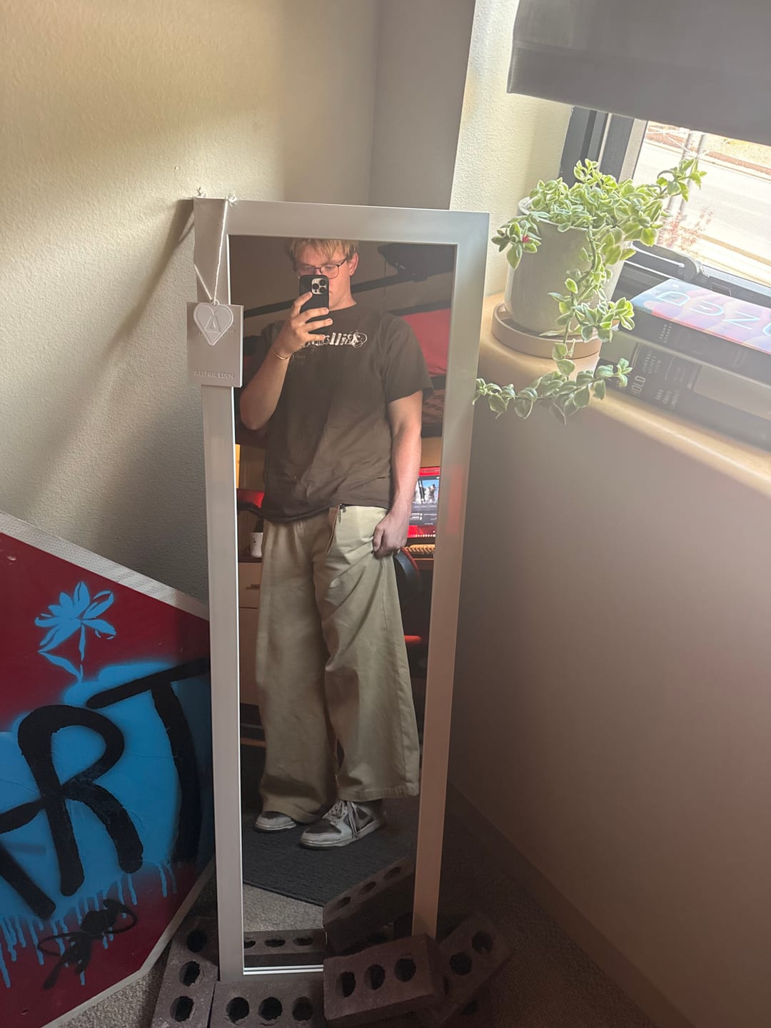 Customer photo review of Aelfric Eden Belted Baggy Pants