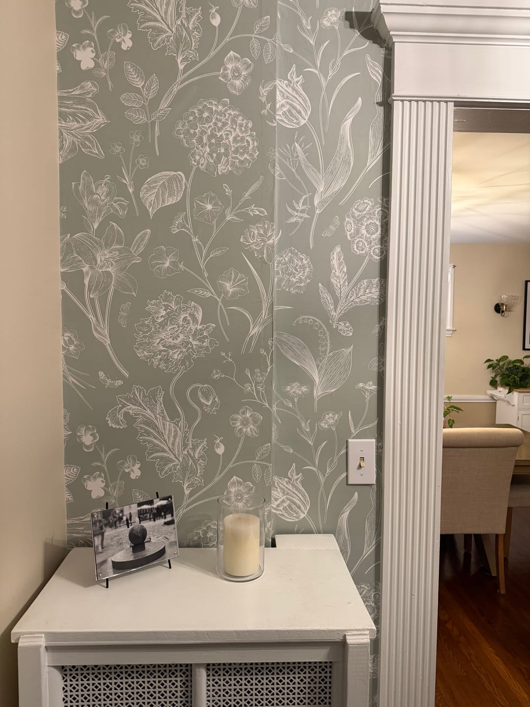 Customer photo review of Priscilla - Botanical Floral Plants Wallpaper
