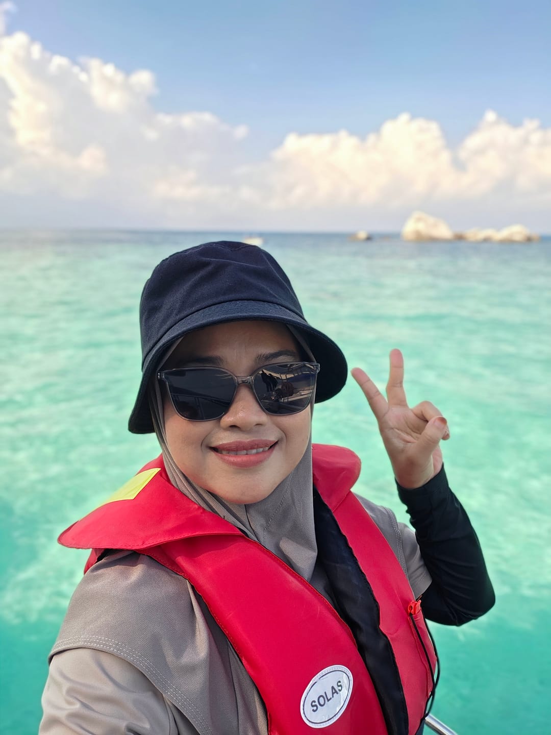 Customer photo review of Taylor Rectangular Framed Sunglasses