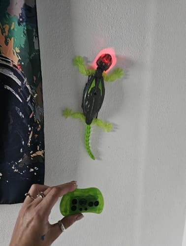 Customer photo review of GeckoCrawler™ – Wall, Ceiling & Floor RC Lizard