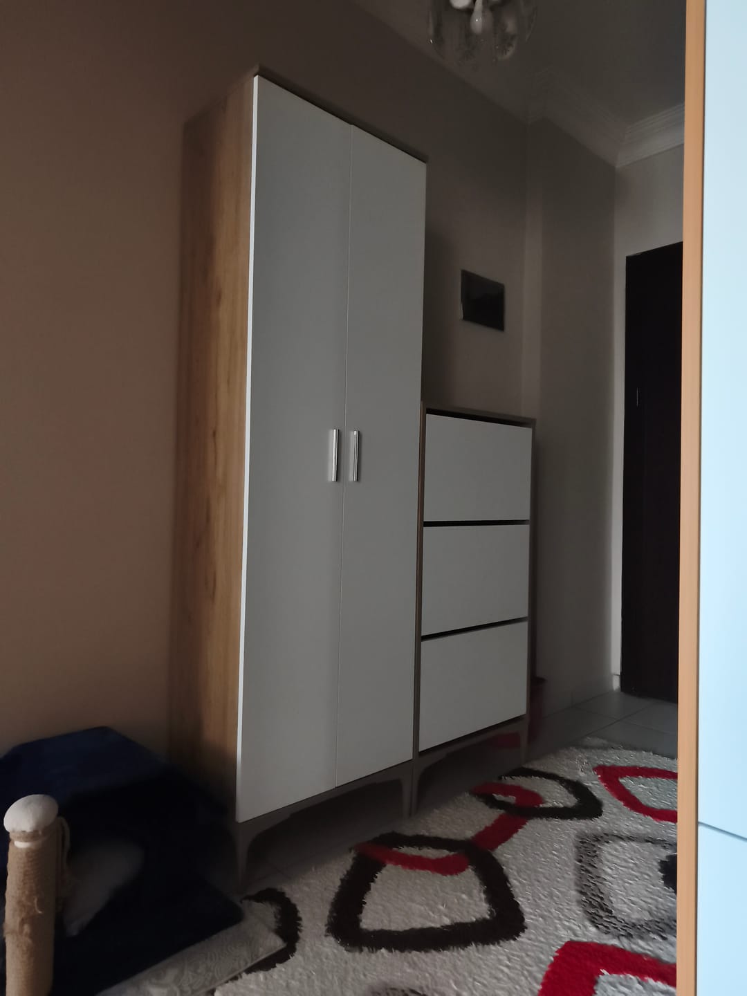Customer photo review of Rani EA137 Portmanto Askılı Vestiyer Düşer Kapaklı Ayakkabılık Sepet Ceviz - Beyaz