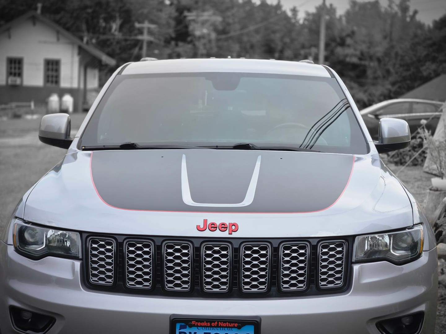 Customer photo review of Hood Graphic | fits 2011-2022 Jeep Grand Cherokee WK2