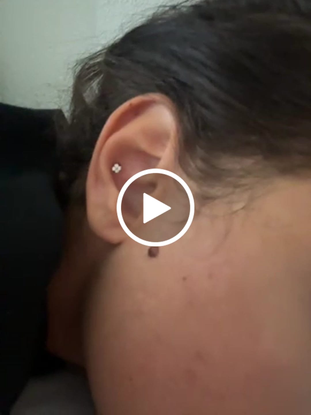 Customer video review of Double Shine Ohrstecker | 18K vergoldet