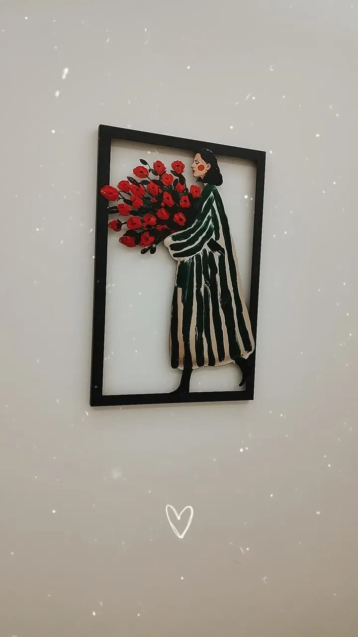 Customer photo review of Rose Lady Metal Tablo