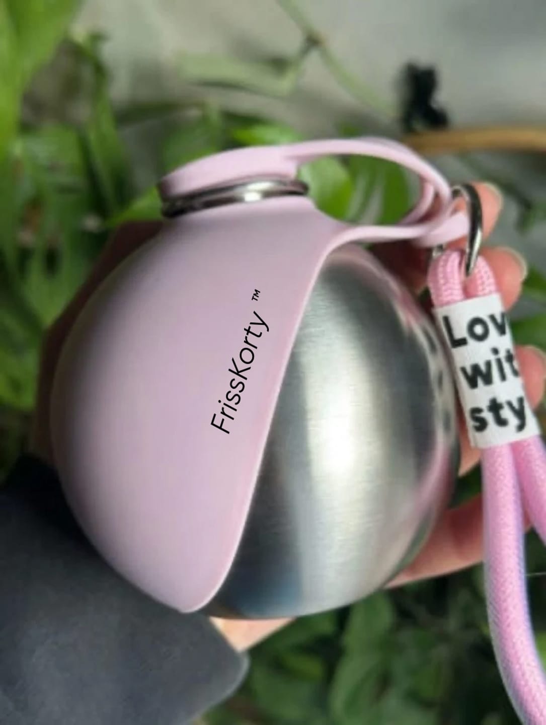 Customer photo review of Frisskorty™-Hordozható Kutya Itató Kulacs
