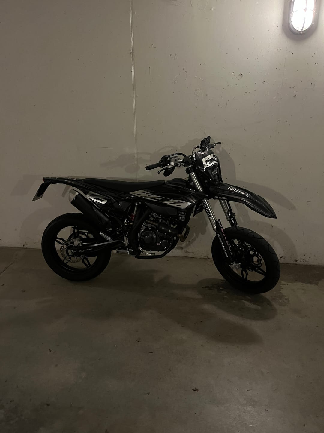 Customer photo review of BLACKOUT - GRAPHICS KIT