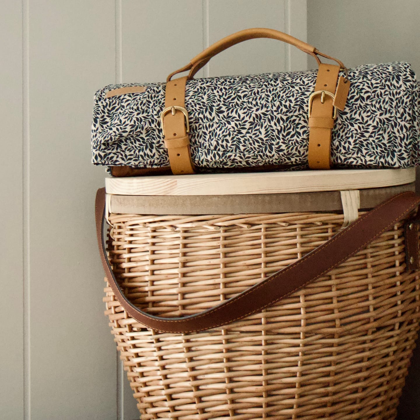 Customer photo review of Large Waterproof Picnic Blanket with Genuine Leather Strap