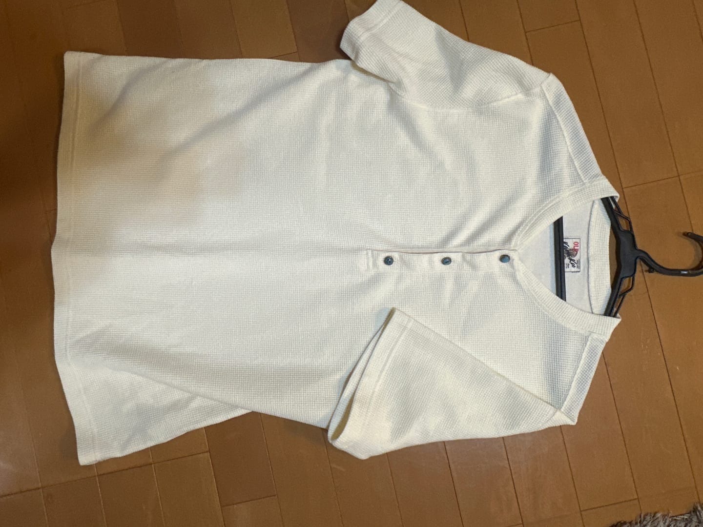 Customer photo review of ターコイズ風ボタン付き　ワッフルヘンリーTシャツ