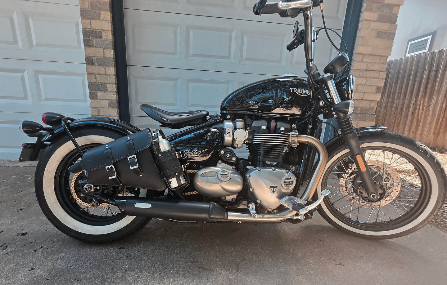 Customer photo review of Triumph Bobber & Speedmaster Right Side Solo Bag w/ Fuel Bottle Holder (TBR01FB)