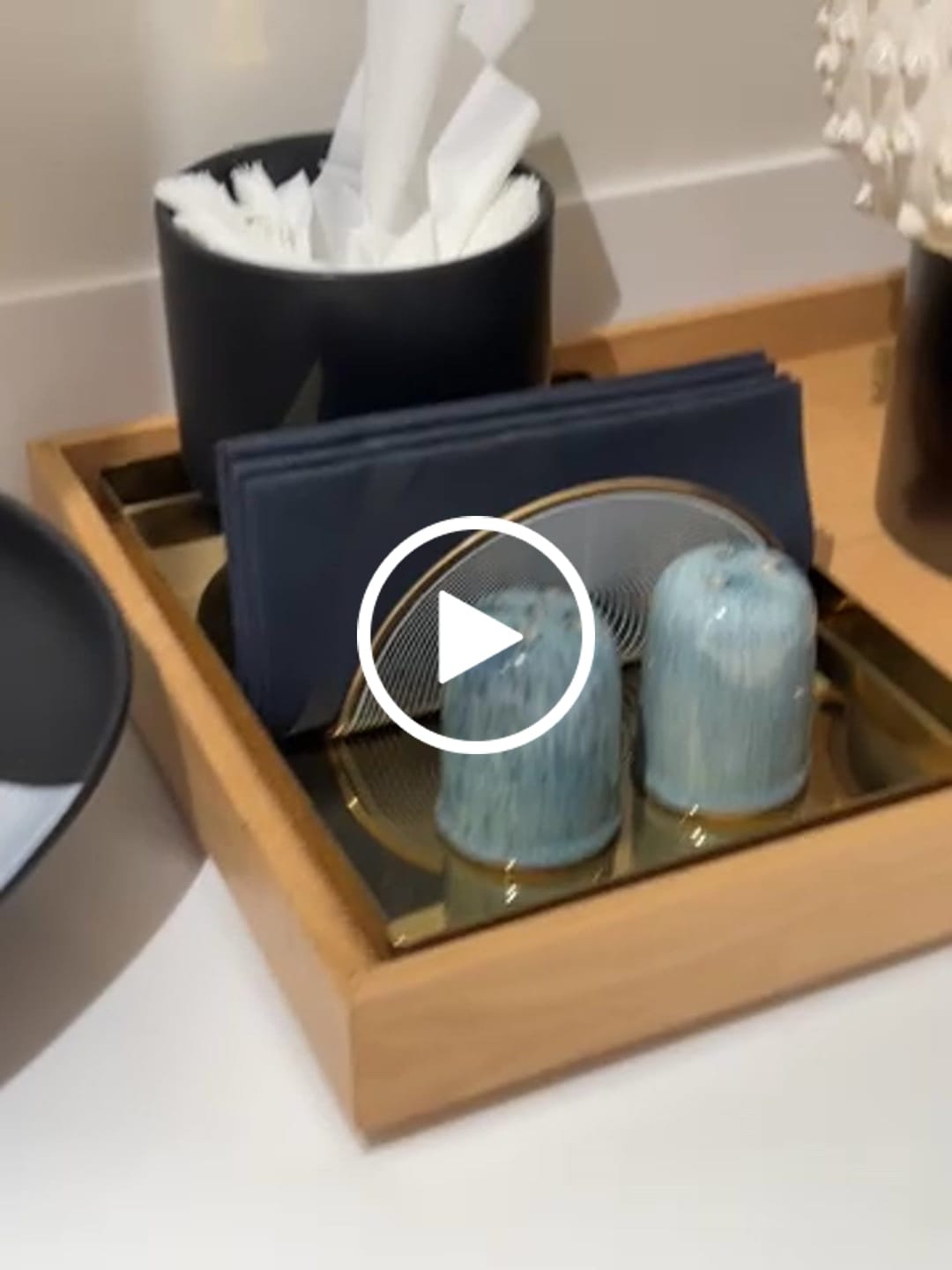 Customer video review of Set of 2 Blue wave Salt & Pepper Shaker Black and Blue HZ4379