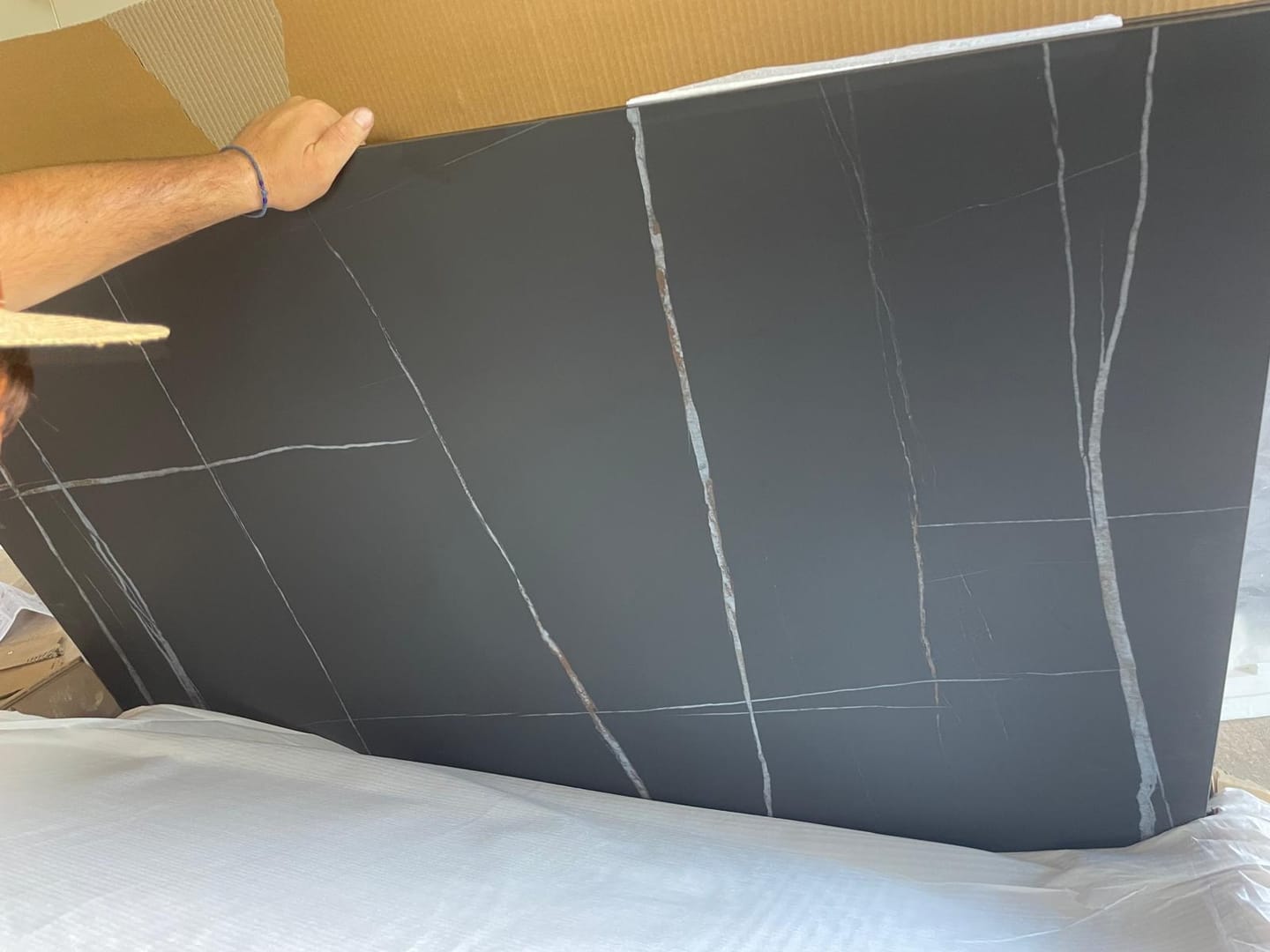 Customer photo review of Masa cu blat de sticla/ceramica DIUNA CERAMIC, negru, 160/240x90x76 cm