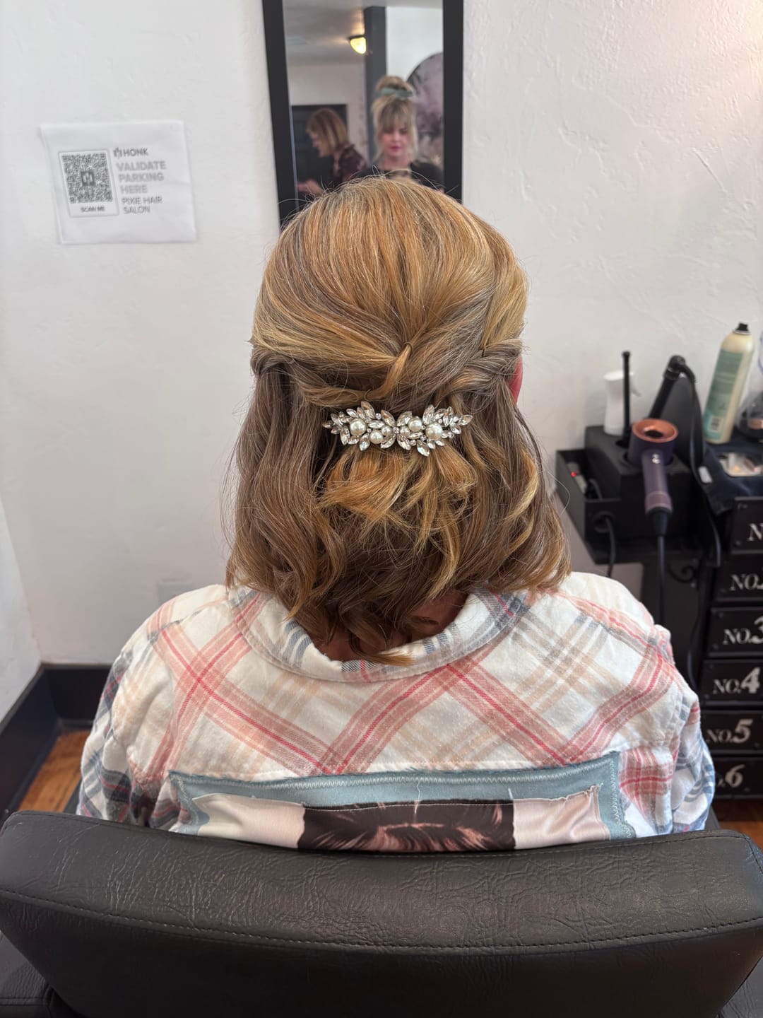Customer photo review of Giselle Pearl Hair Clip