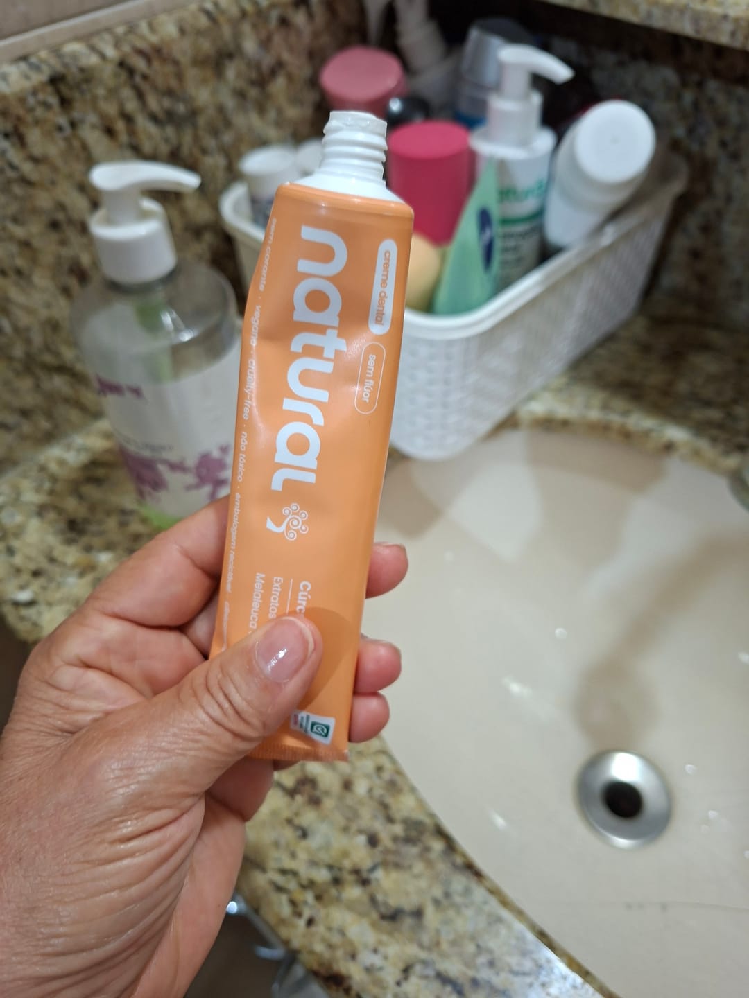Customer photo review of Creme Dental Natural com Cúrcuma, Cravo e Melaleuca 80g