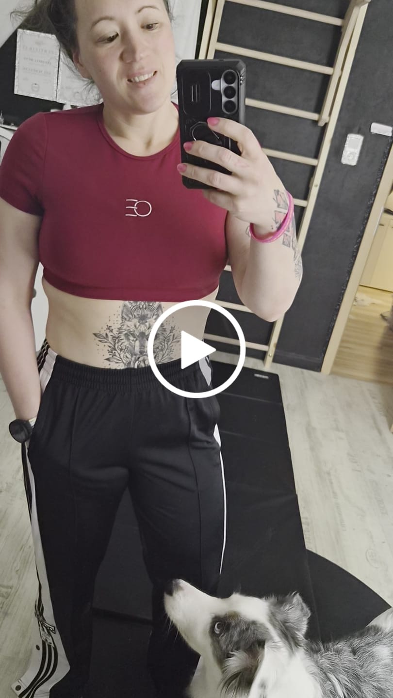 Customer video review of DAVOMI Open Back T-Shirt - Bordeaux Red (Limited Edition)