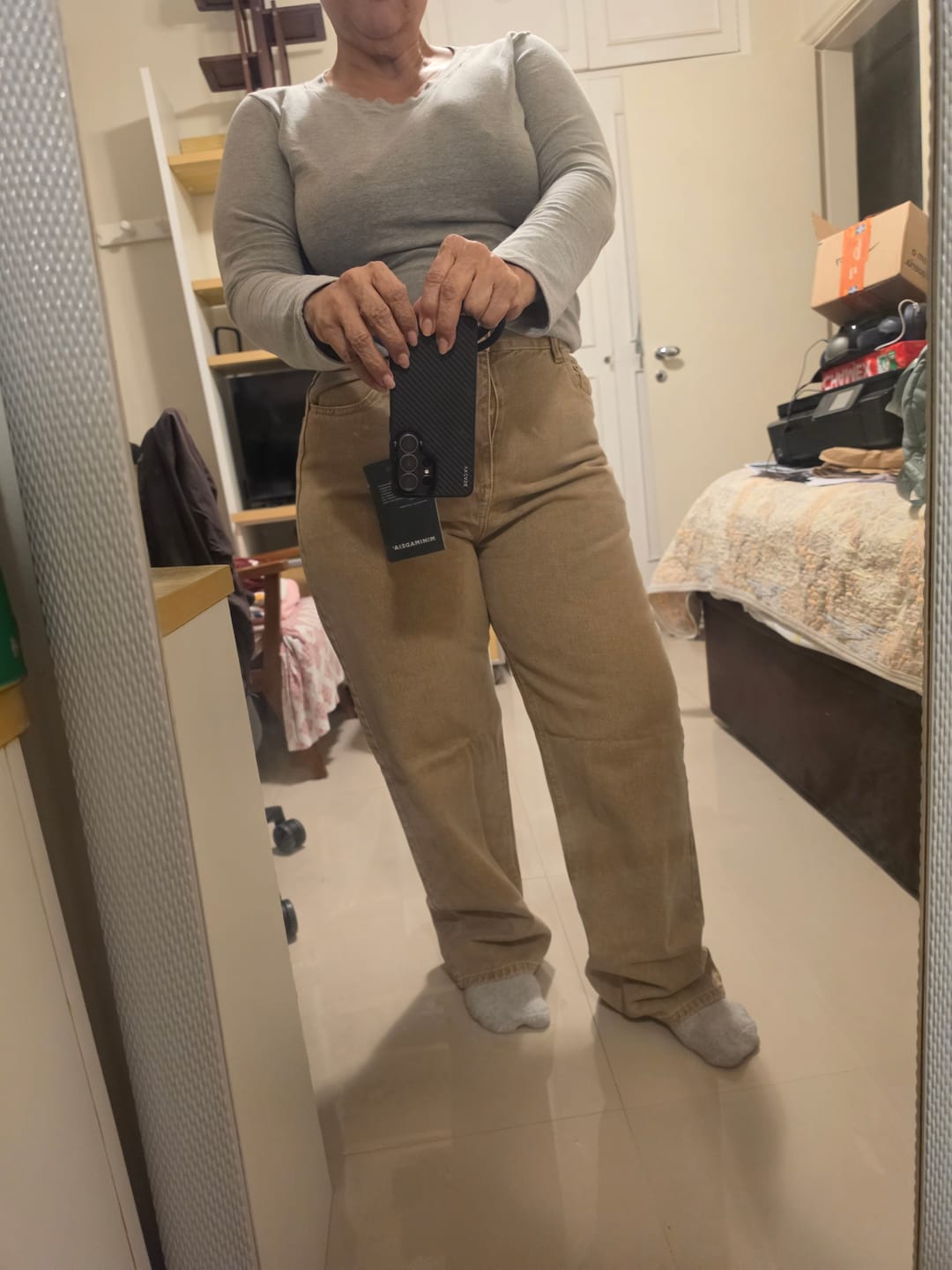 Customer photo review of Calça Jeans Reta Araçá Marrom Claro