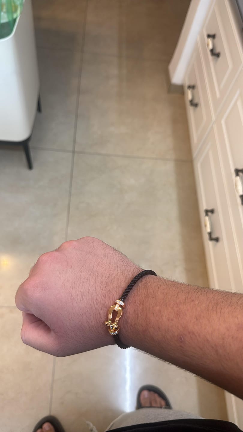 Customer photo review of צמיד יוקרתי עם רצועת חבל שחורה ואבזם בגוון רוז־גולד משובץ חצי זירקונים — JEWELLUXE™