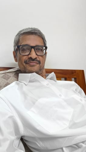 Reviewer wearing a crisp white Double Delight shirt, showing its clean fit and appearance.