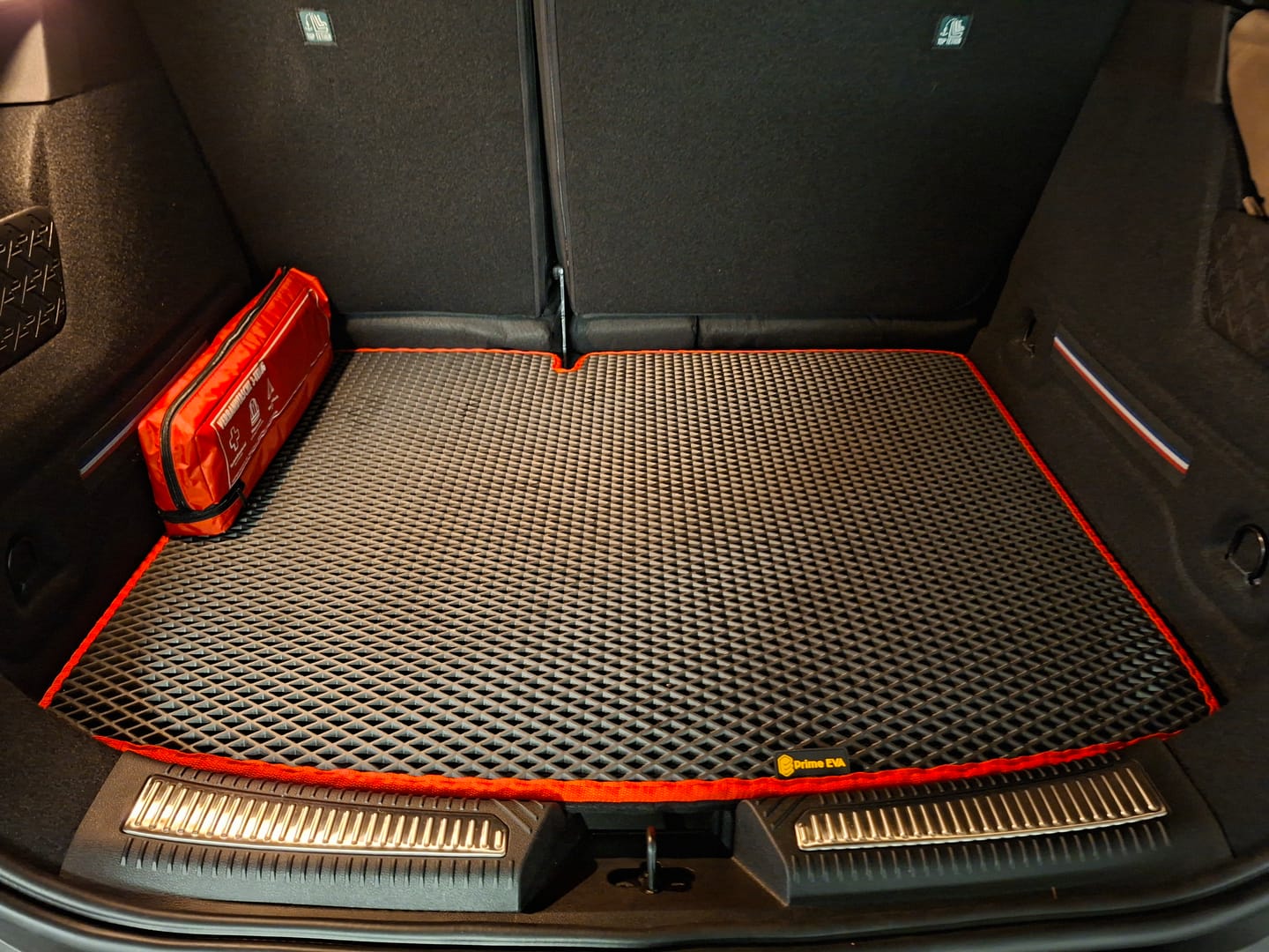 Customer photo review of E-Auto Fußmatten nach Maß - Kofferraumwanne