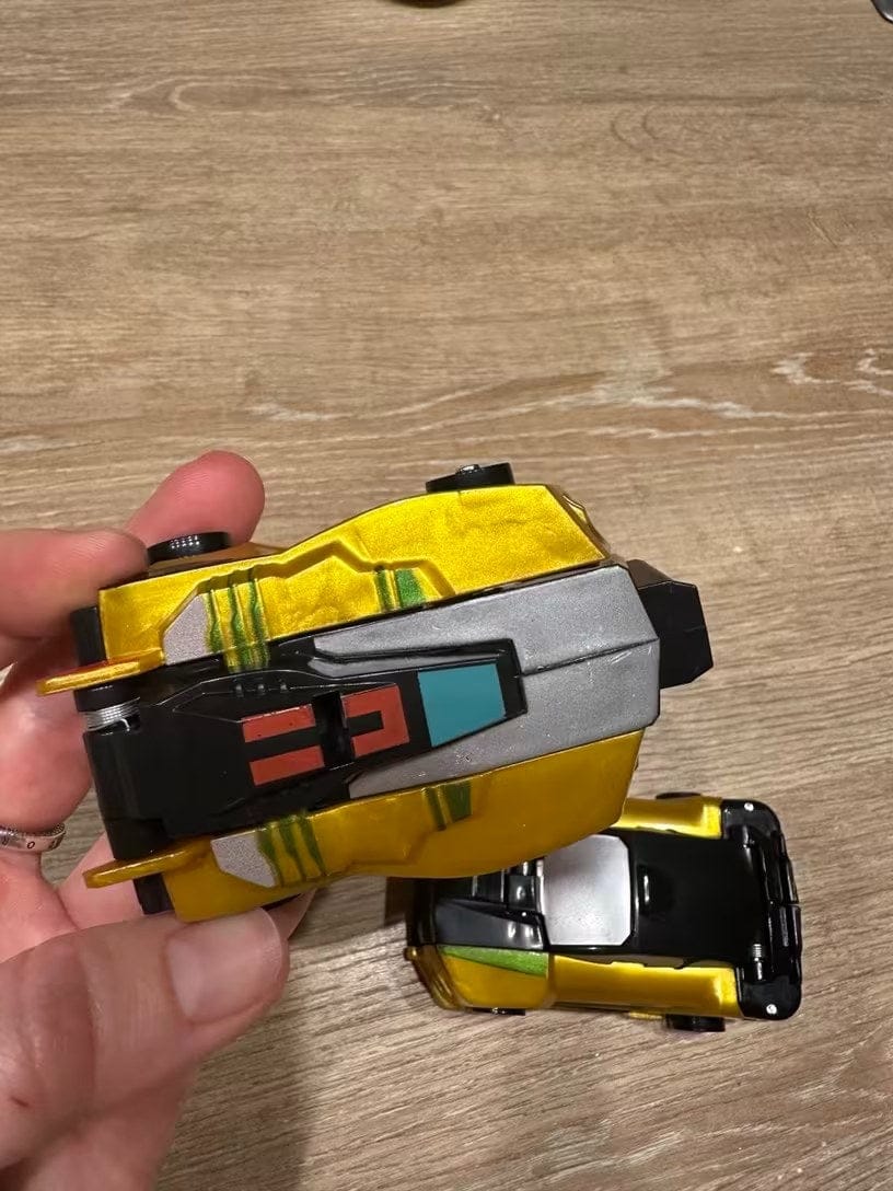 Customer photo review of Fusion Strike Dragons Magnetische Rennwagen | Crash Fusion Drachen Verwandlung Kinder