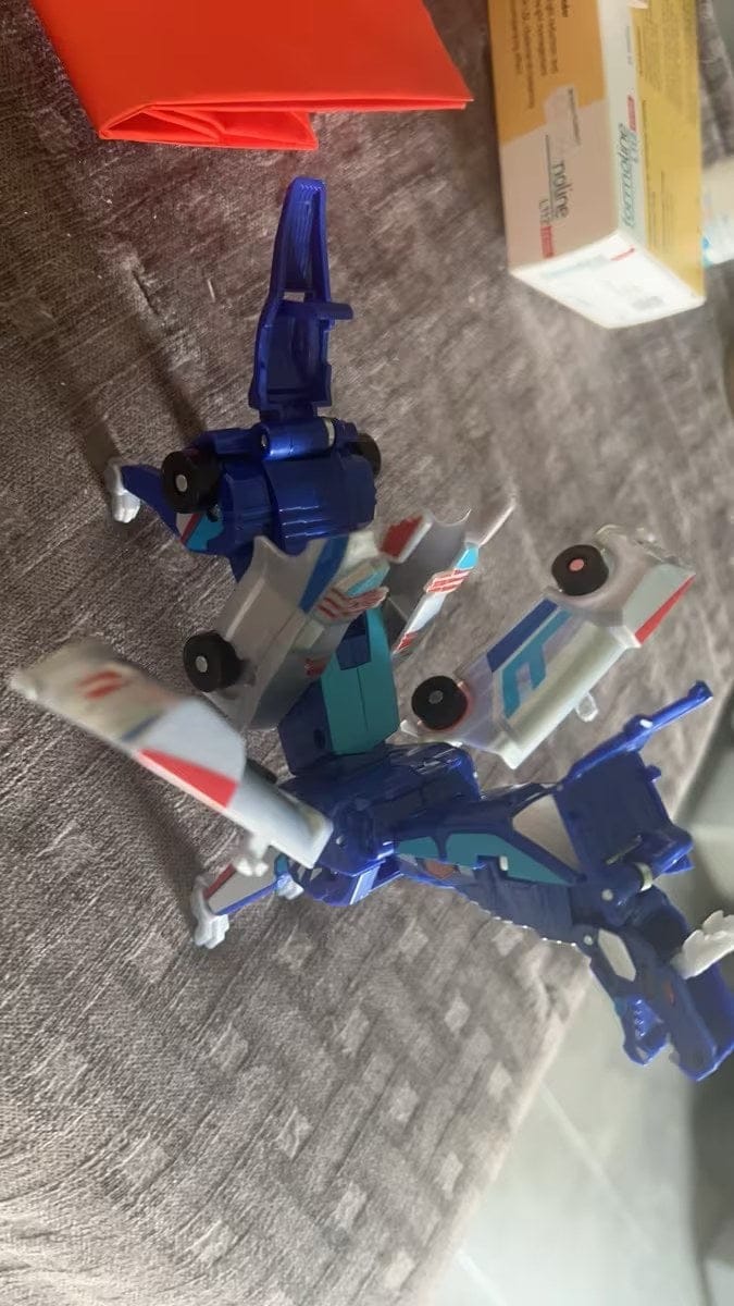 Customer photo review of Fusion Strike Dragons Magnetische Rennwagen | Crash Fusion Drachen Verwandlung Kinder