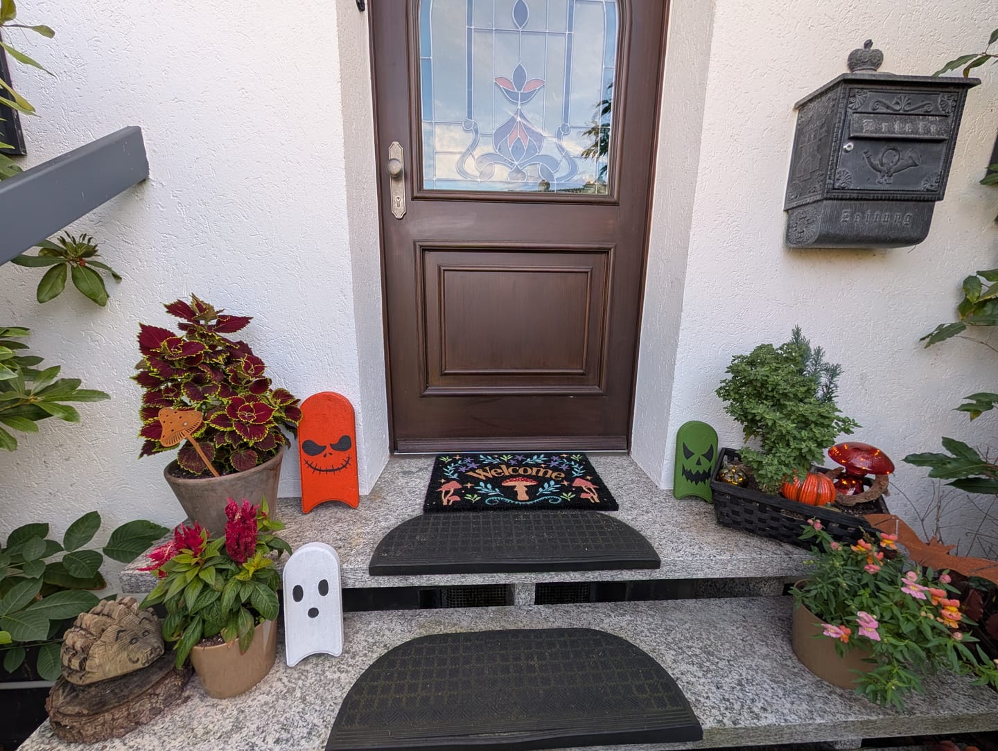 Customer photo review of Witchy Pilz-Fußmatte „Welcome“ – schwarzes Waldmotiv für deinen Eingang