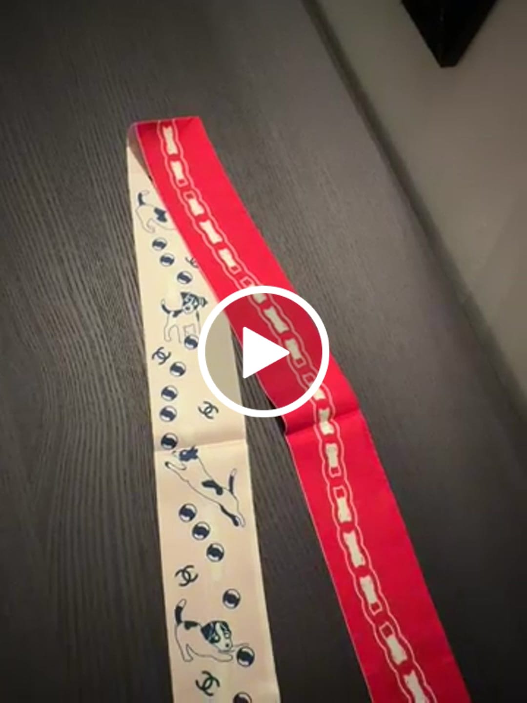 Customer video review of CC  Twilly Mini Scarf 120cm Red White Mulberry Silk 798813