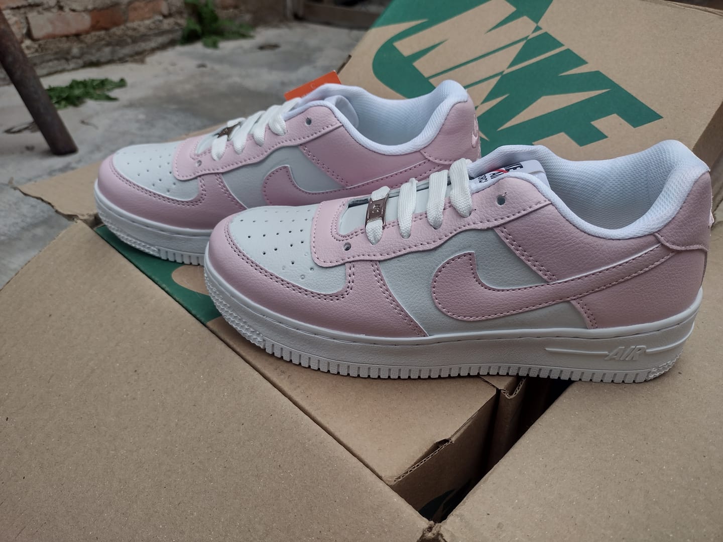 Customer photo review of Tenis 270 Rosa Blanco Rosa
