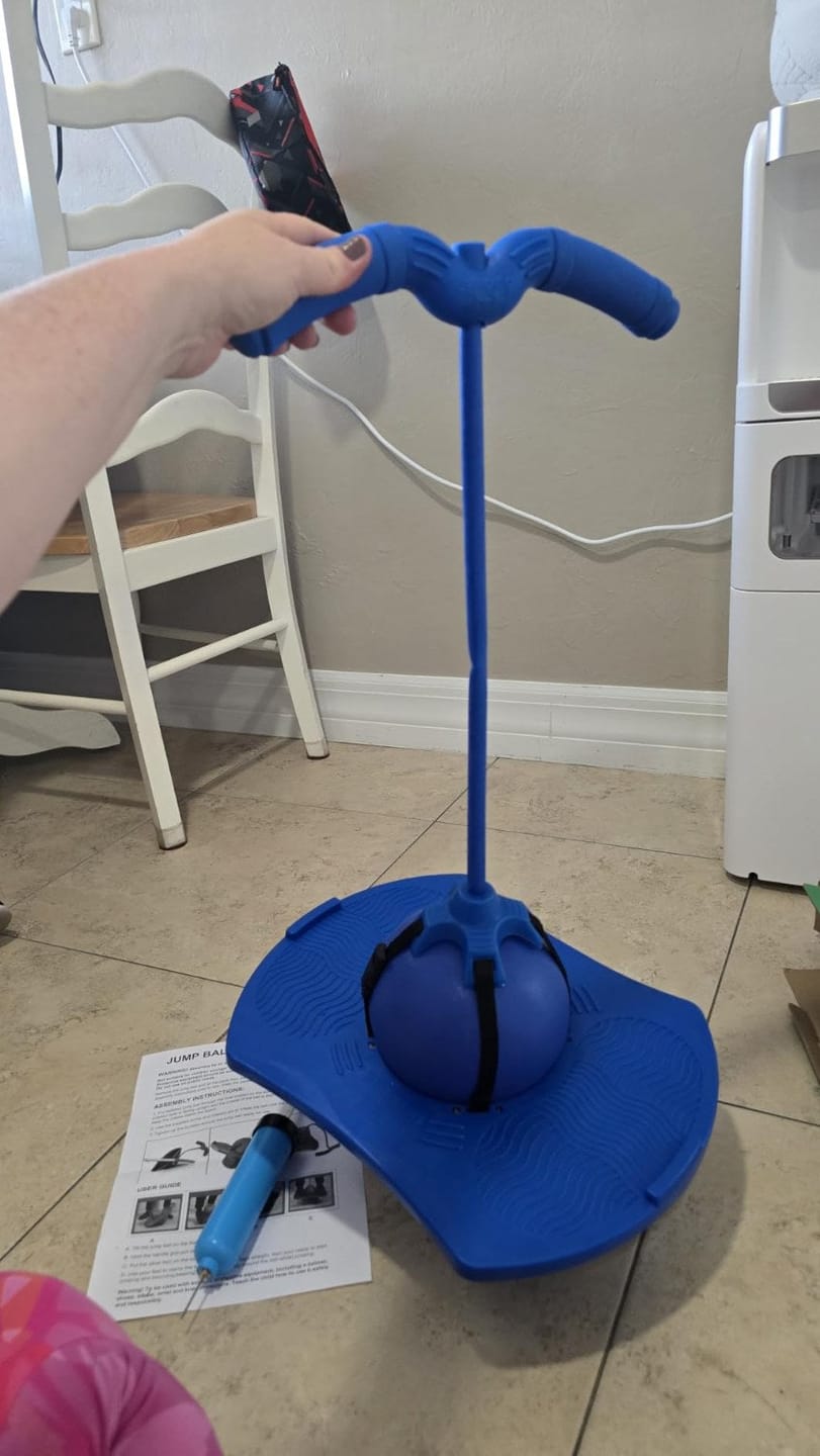 Customer photo review of Hopster Hüpfball mit Griff Kinderspielzeug | Indoor Outdoor Bewegungsspielzeug ab 3 Jahren