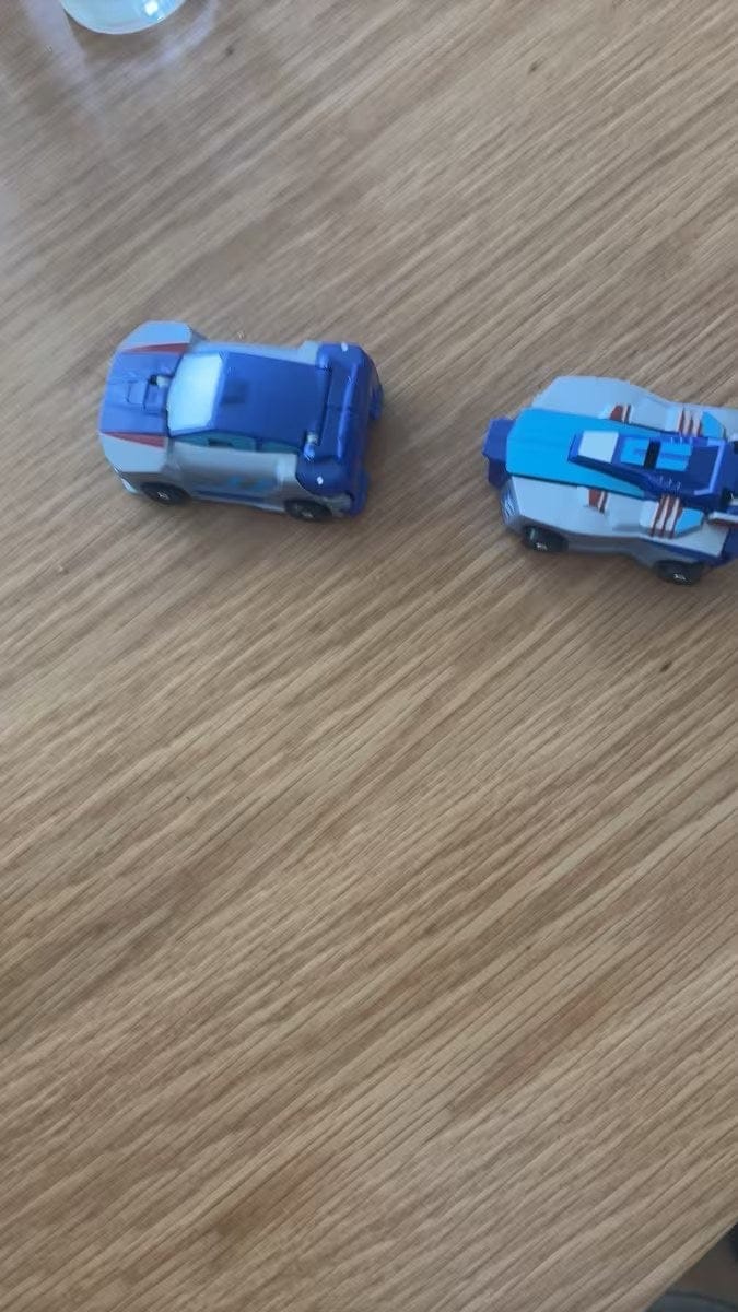 Customer photo review of Fusion Strike Dragons Magnetische Rennwagen | Crash Fusion Drachen Verwandlung Kinder