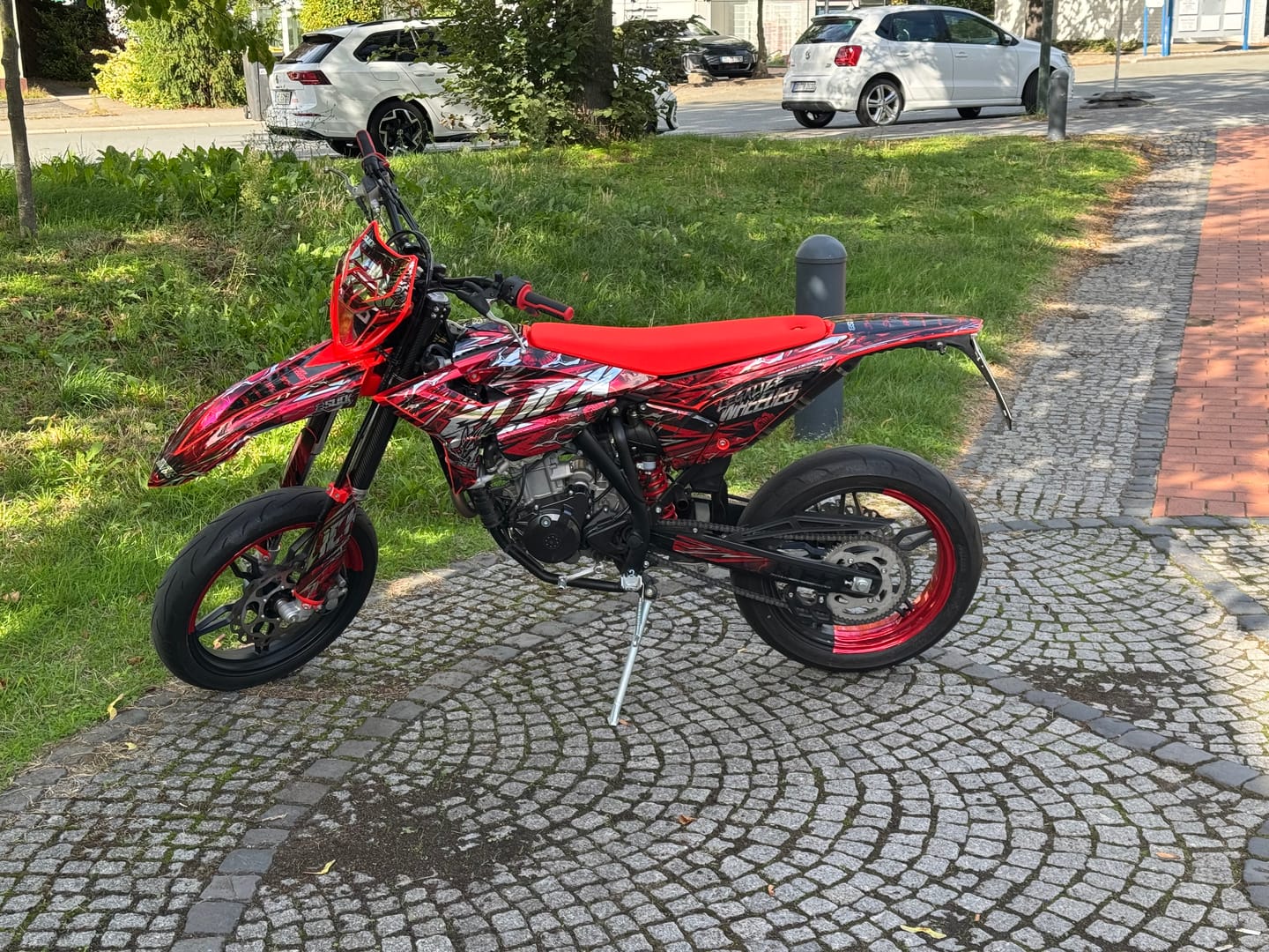 Customer photo review of Matching wheel graphics