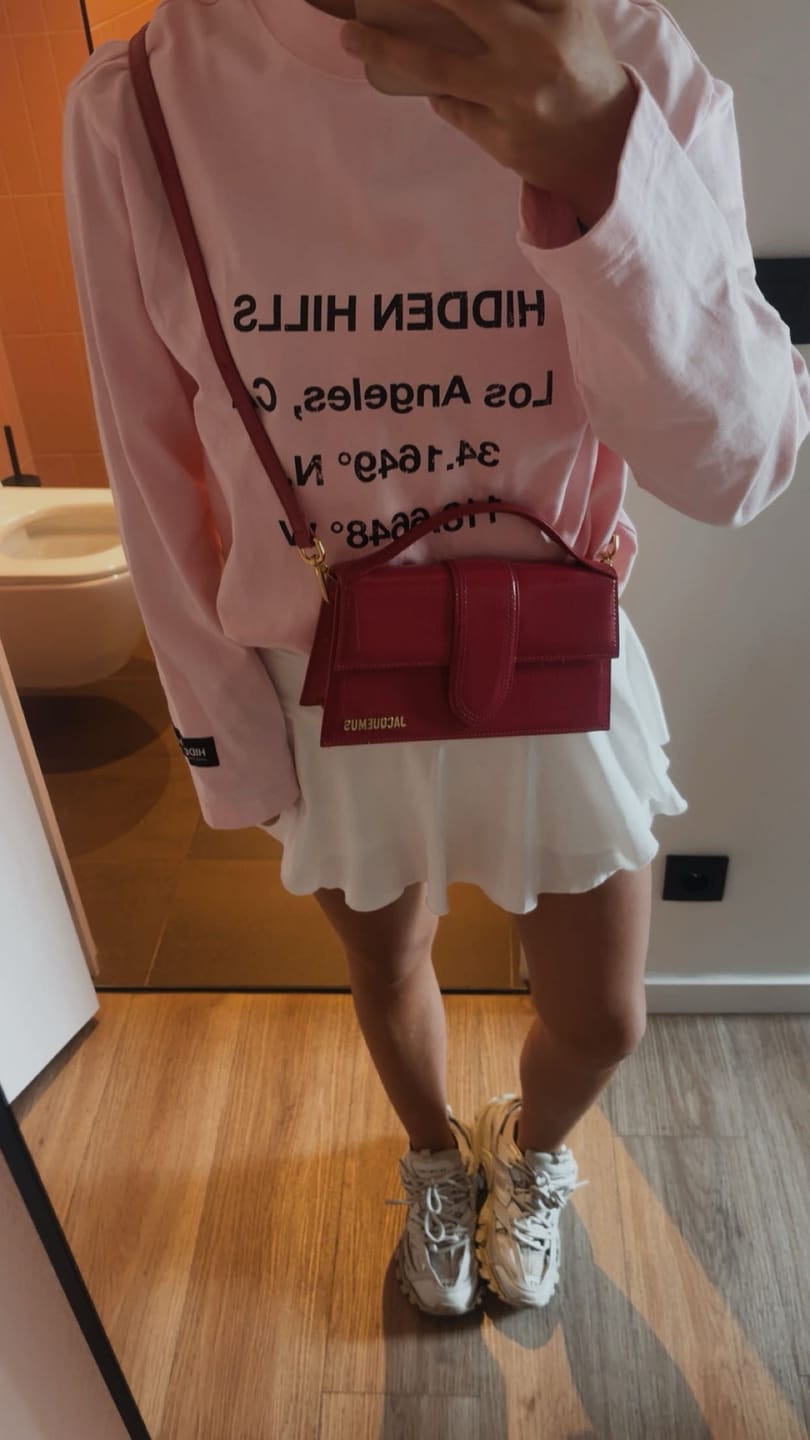 Kundenbewertung mit Foto zu den „GATED COMMUNITY STRAIGHT LEG SWEATPANTS RASPBERRY RED“
